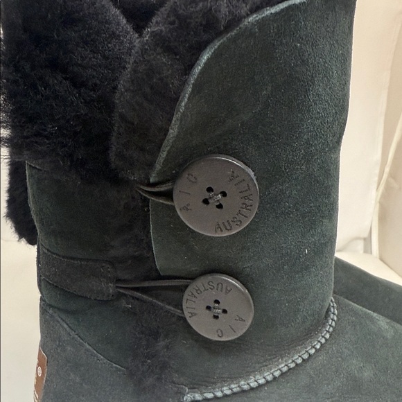 UGG Black Winter Boots with Shearling - Picture 4 of 6